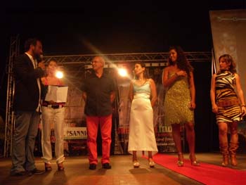 Foto di gruppo Stiliste con Presidente Falcone Antonio